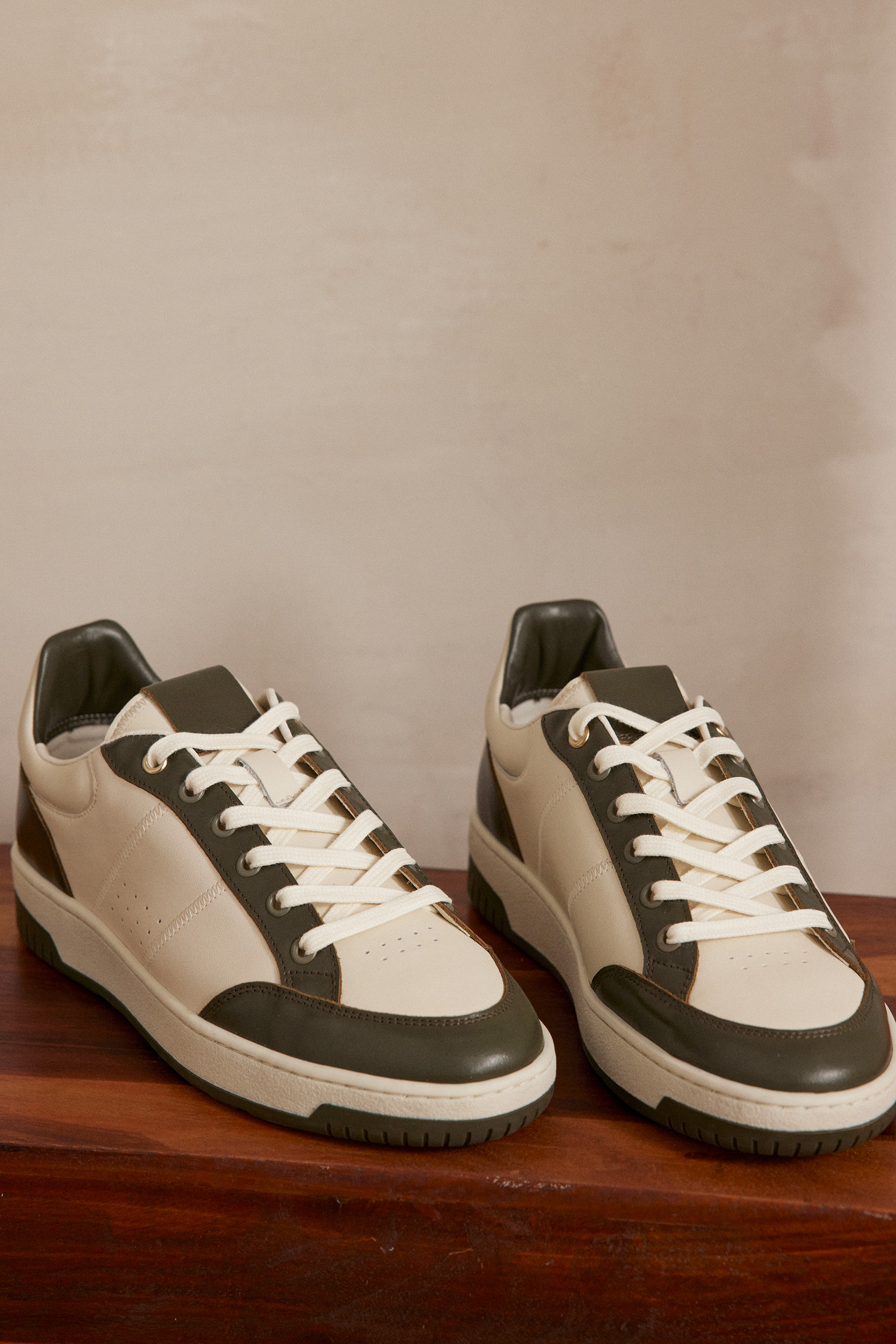 VELORA leather trainers