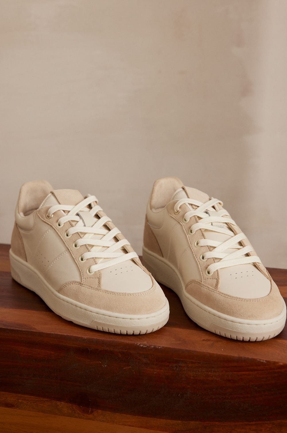 VELORA leather trainers