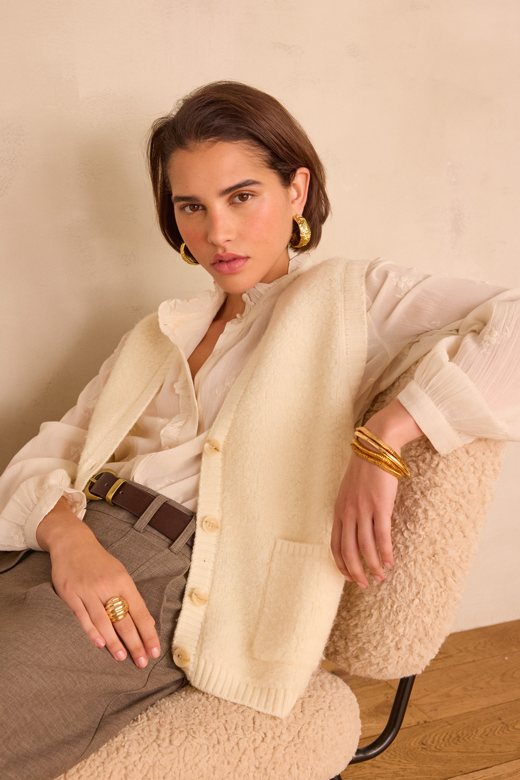 BORIS sleeveless cardigan in 100% wool