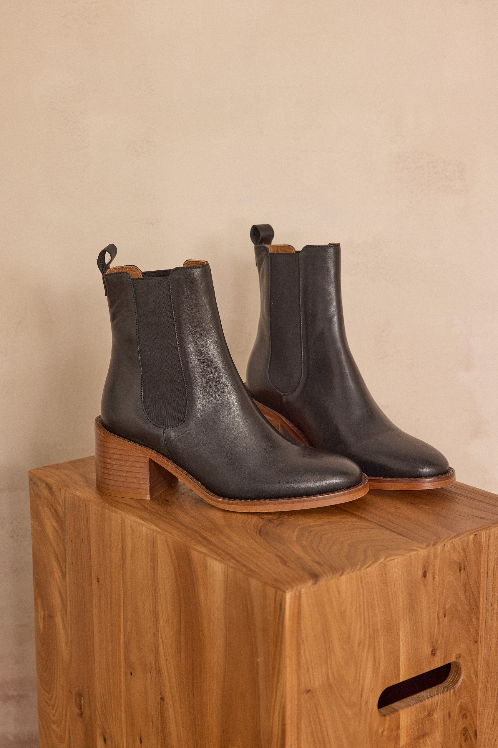 VALENTINA leather boots