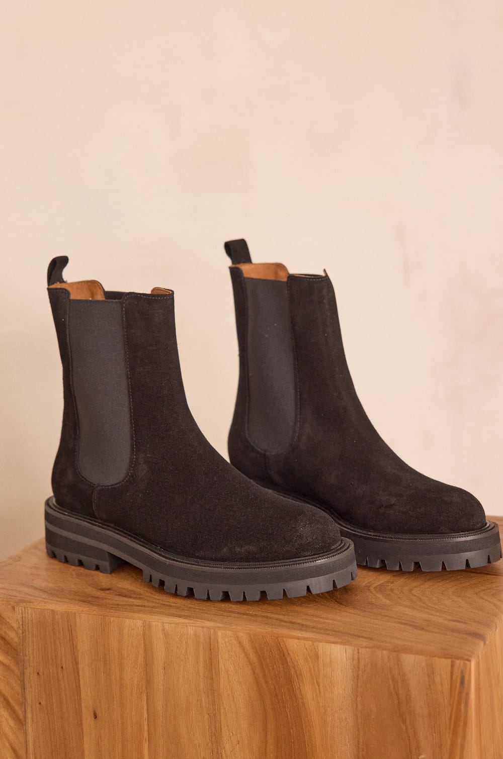 VICTOIRE leather boots