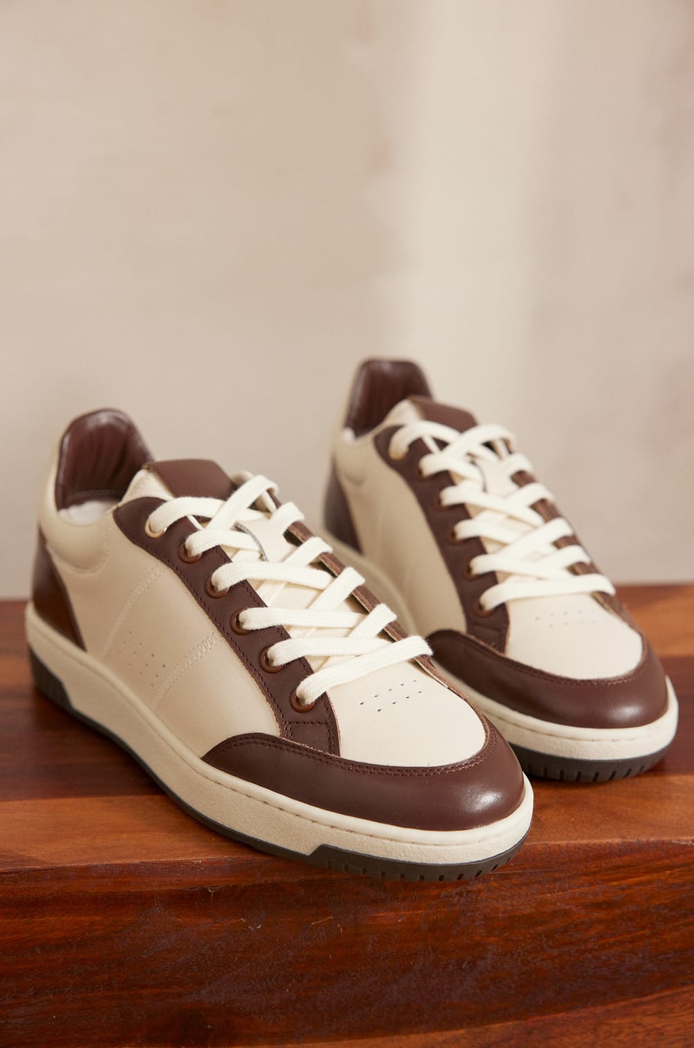 VELORA leather trainers