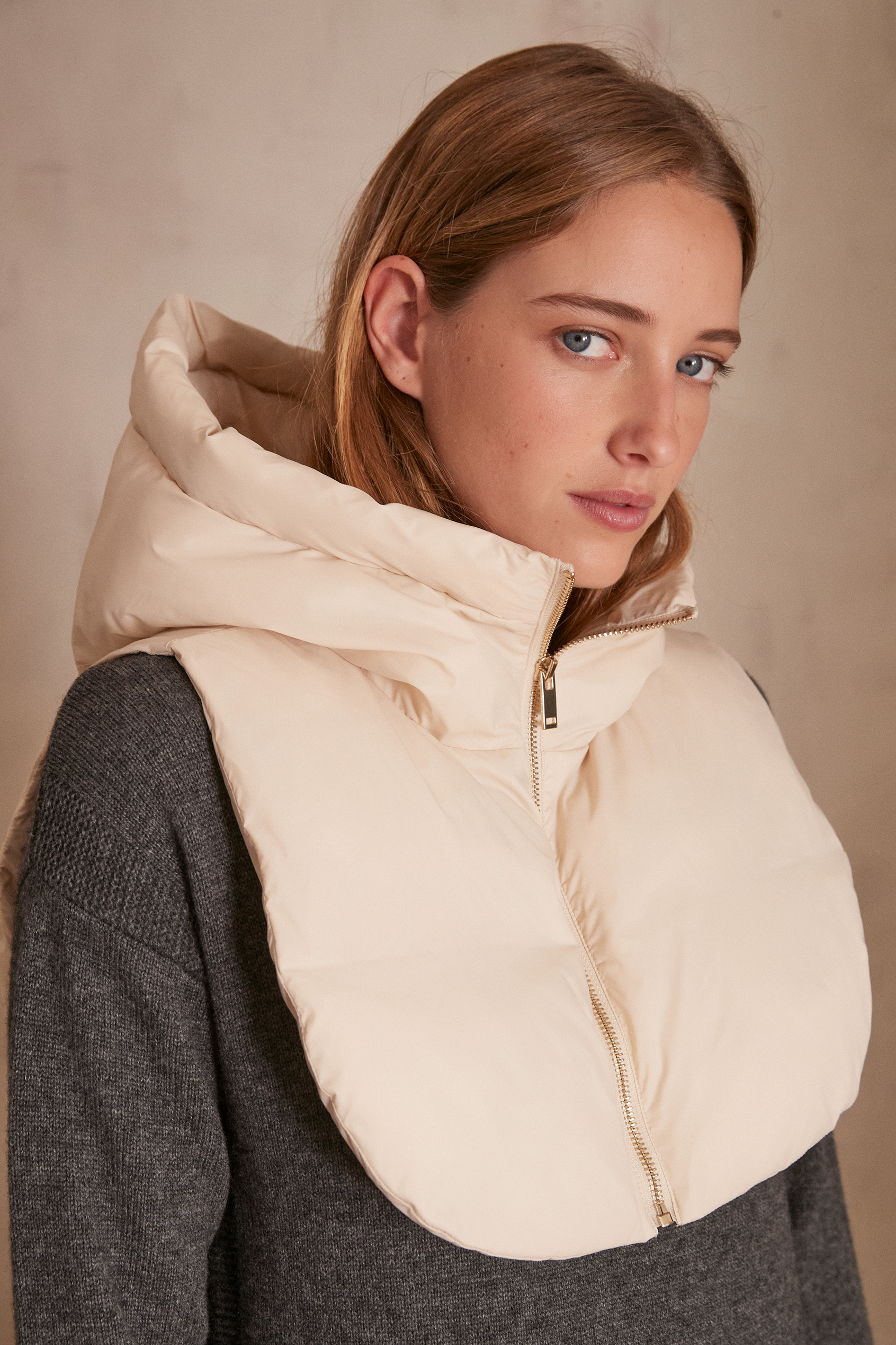 LUCIEN hooded collar