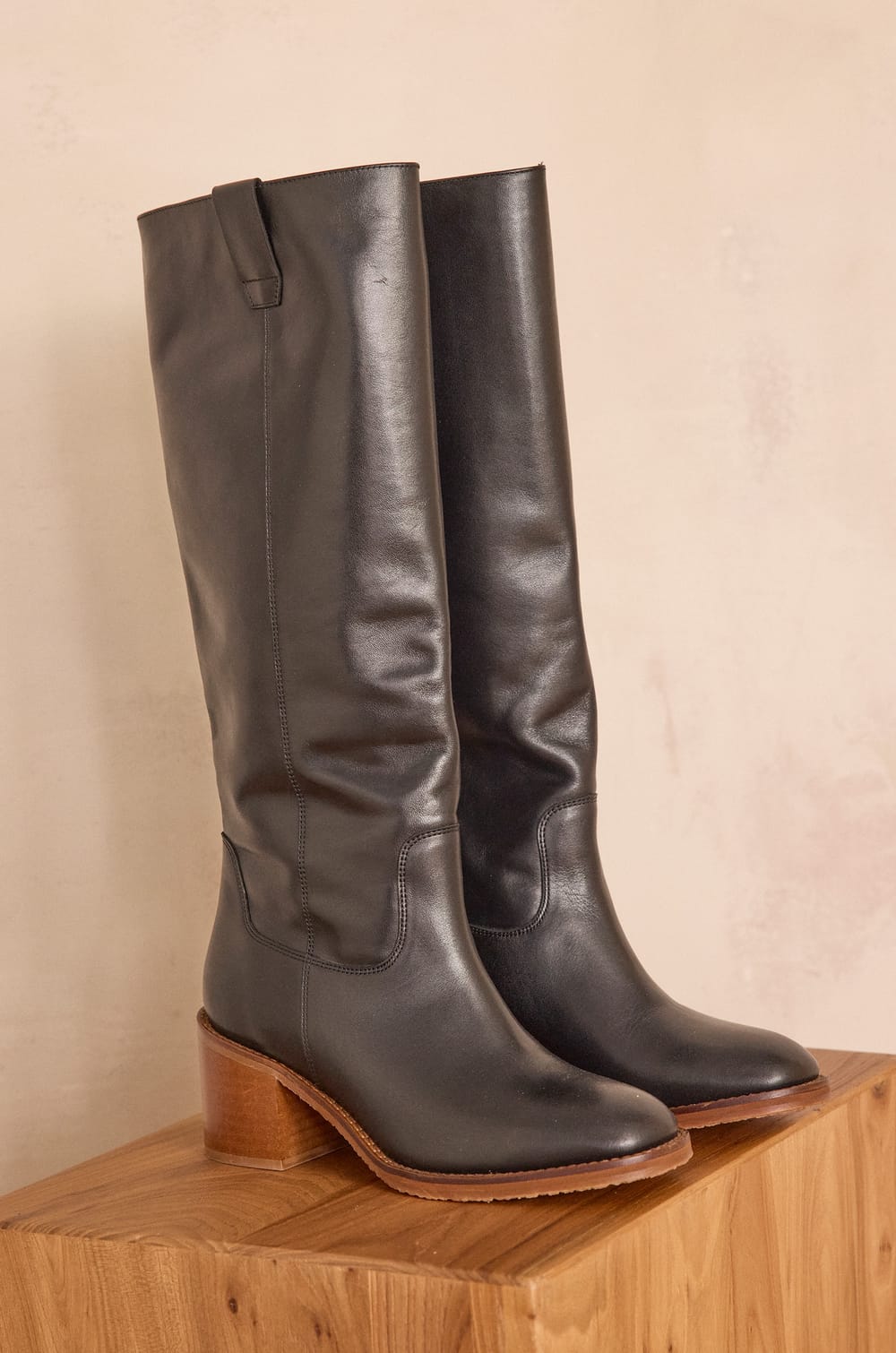 VICTORIA leather boots