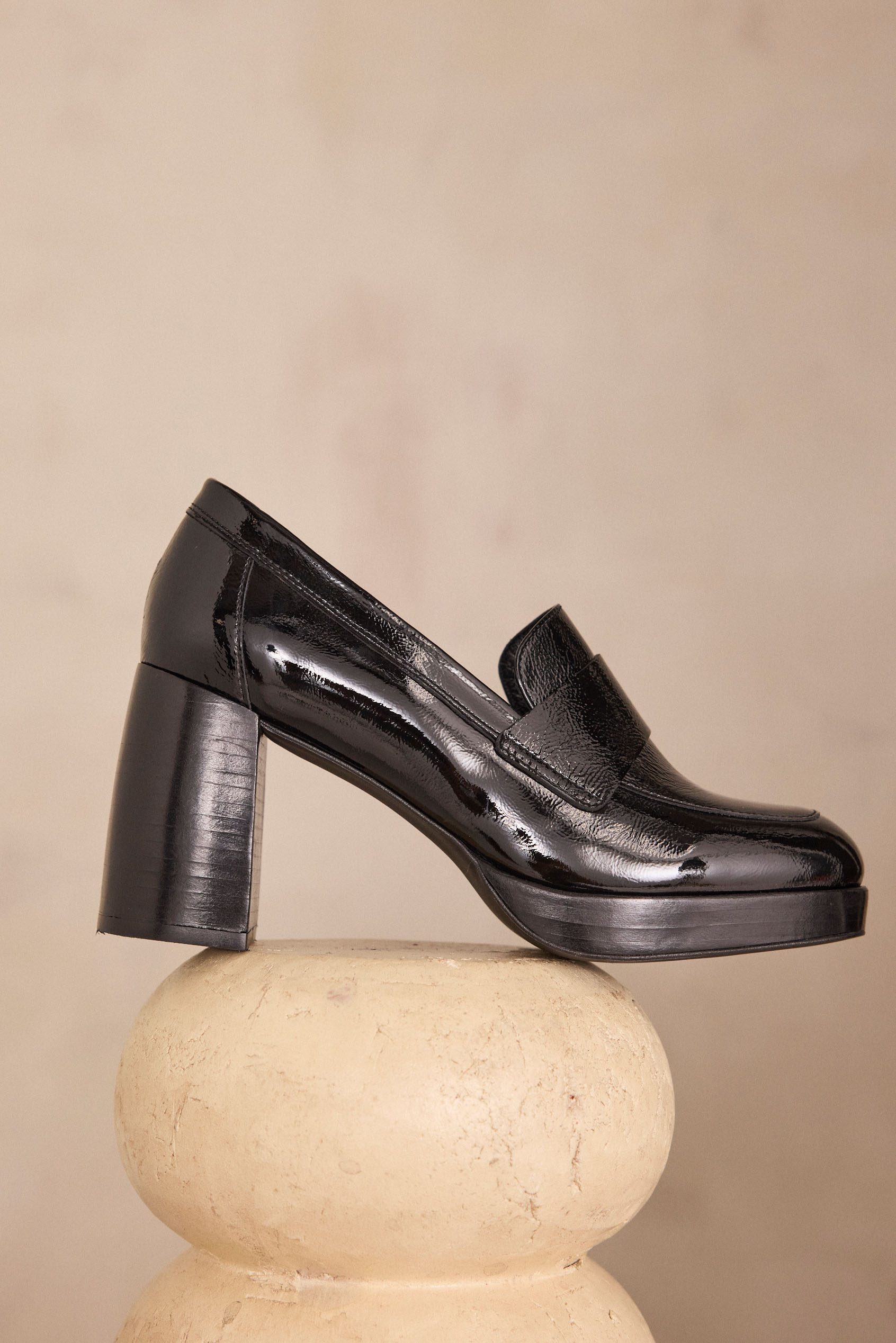 VIOLETTE leather loafers