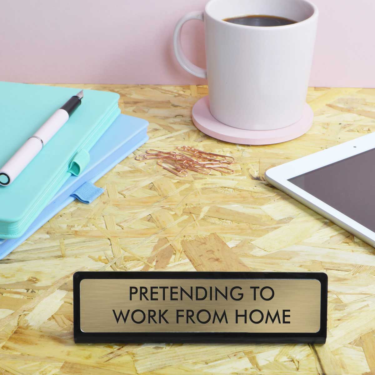 Plaque De Bureau Pretending to work from Home