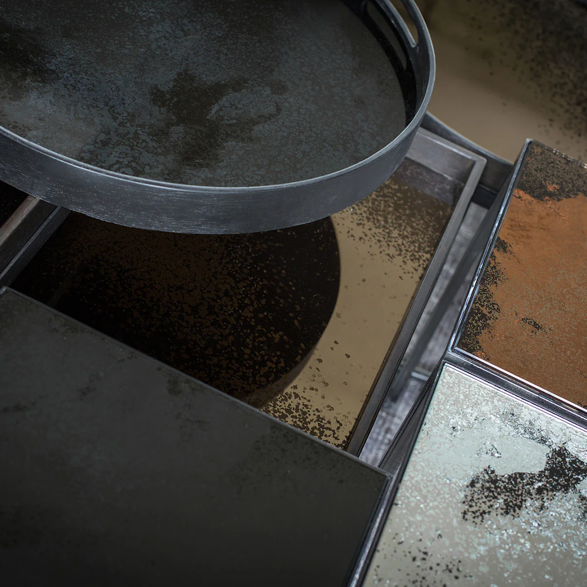 Plateau miroir fortement vieilli Charbon - Ø 48 cm