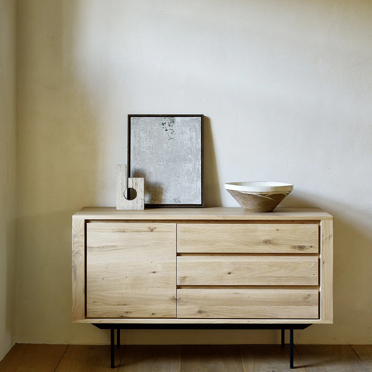 Buffet Shadow en chêne - 1 porte, 3 tiroirs