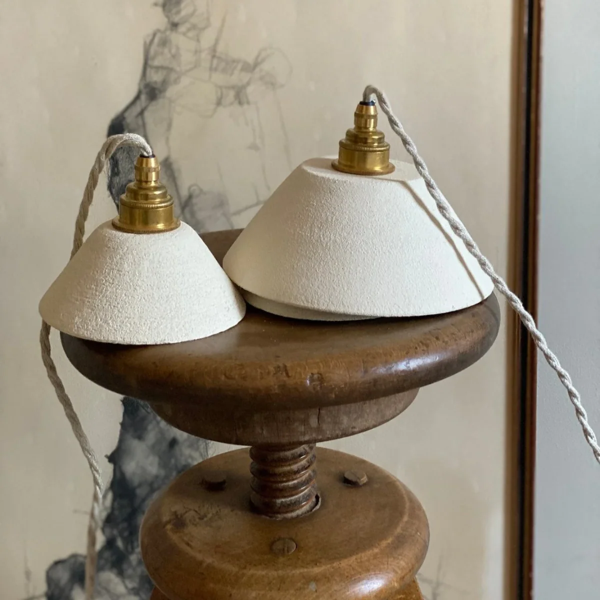 Suspension en applique Lisette en Grès Chamotté Ivoire