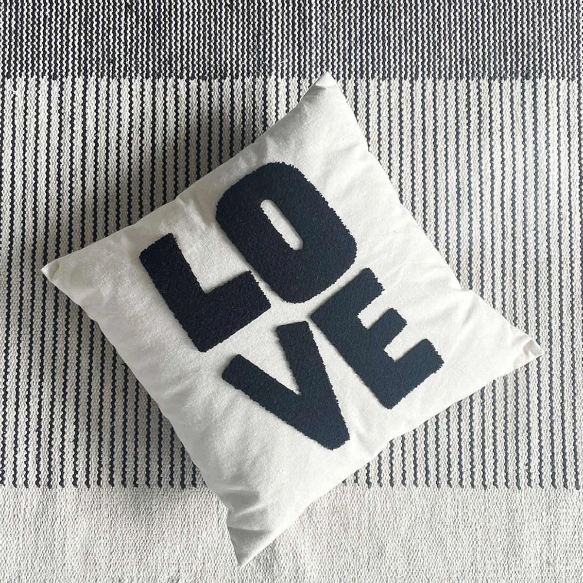 Coussin Influence Love Noir