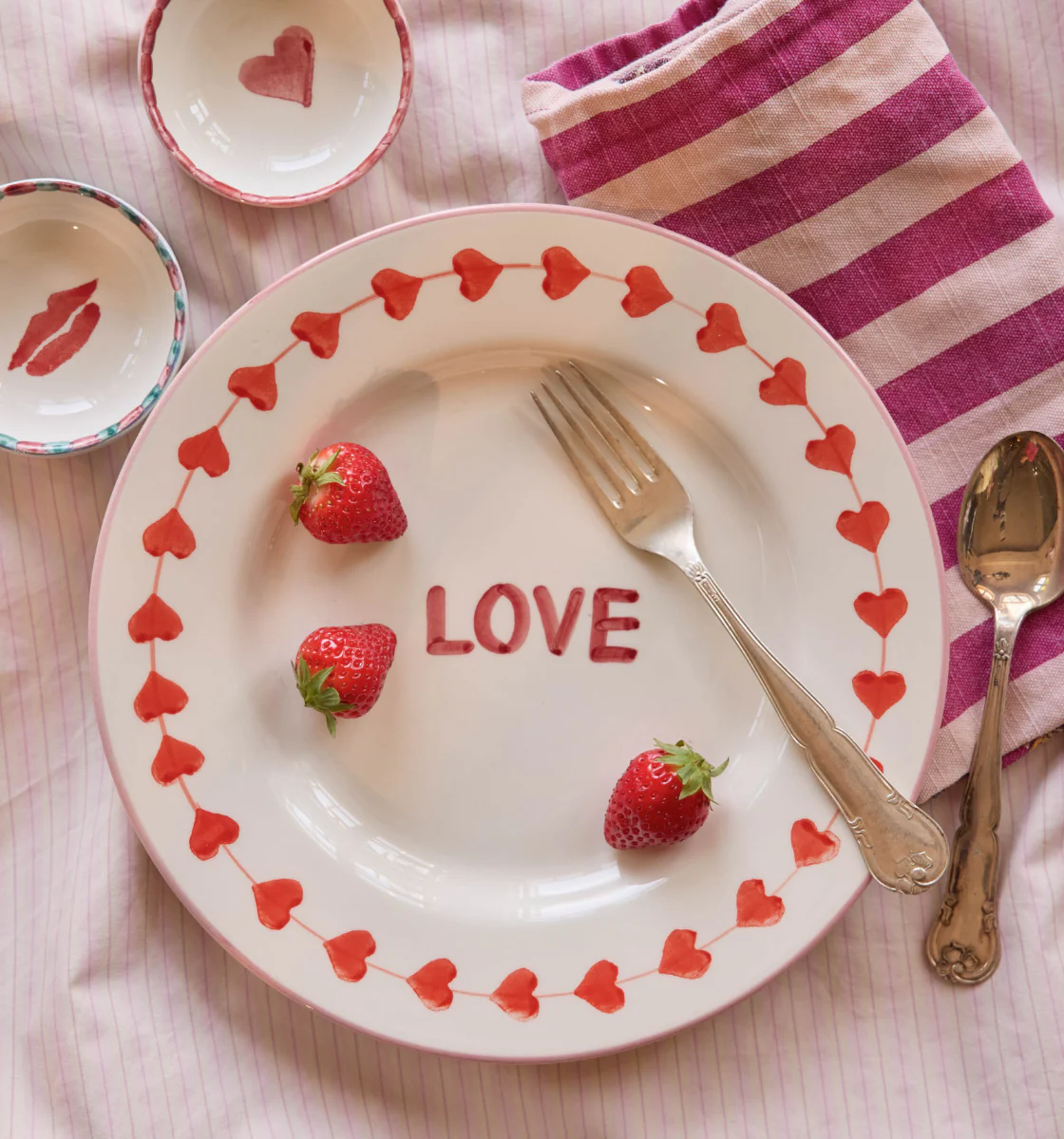 Assiette plate Love en céramique