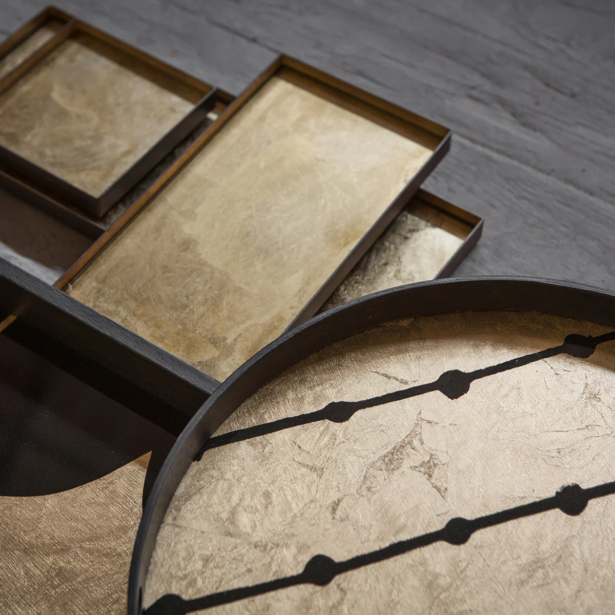 Plateau en verre et feuille d'or Brown Dots - Ø 48 cm