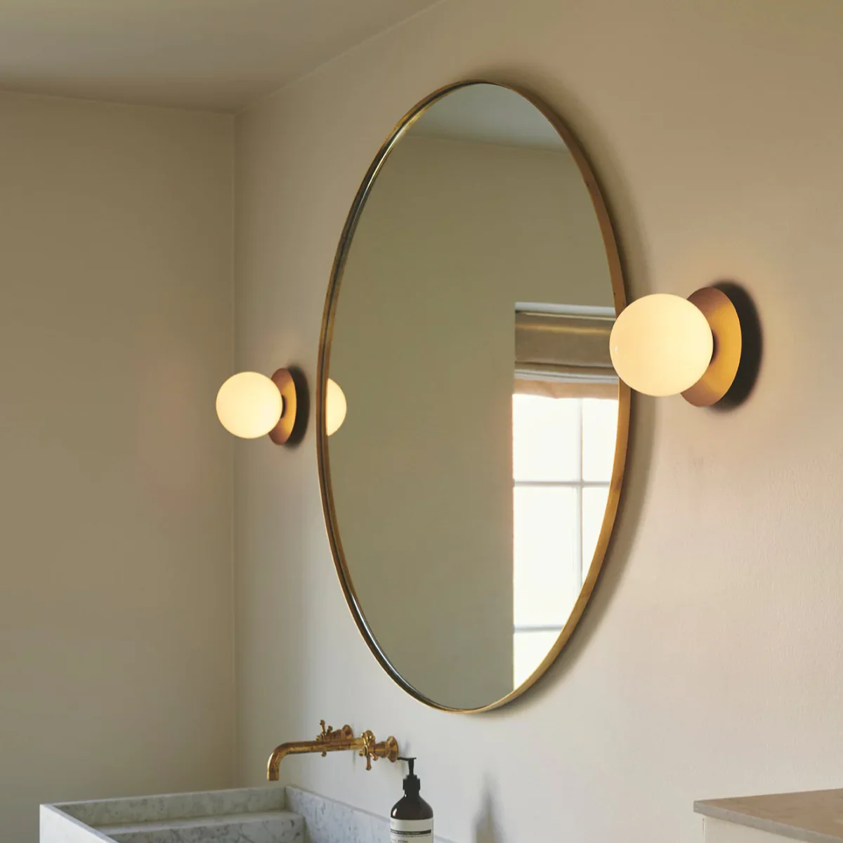 Lampe Liila 1 Medium - nordic gold / opal white