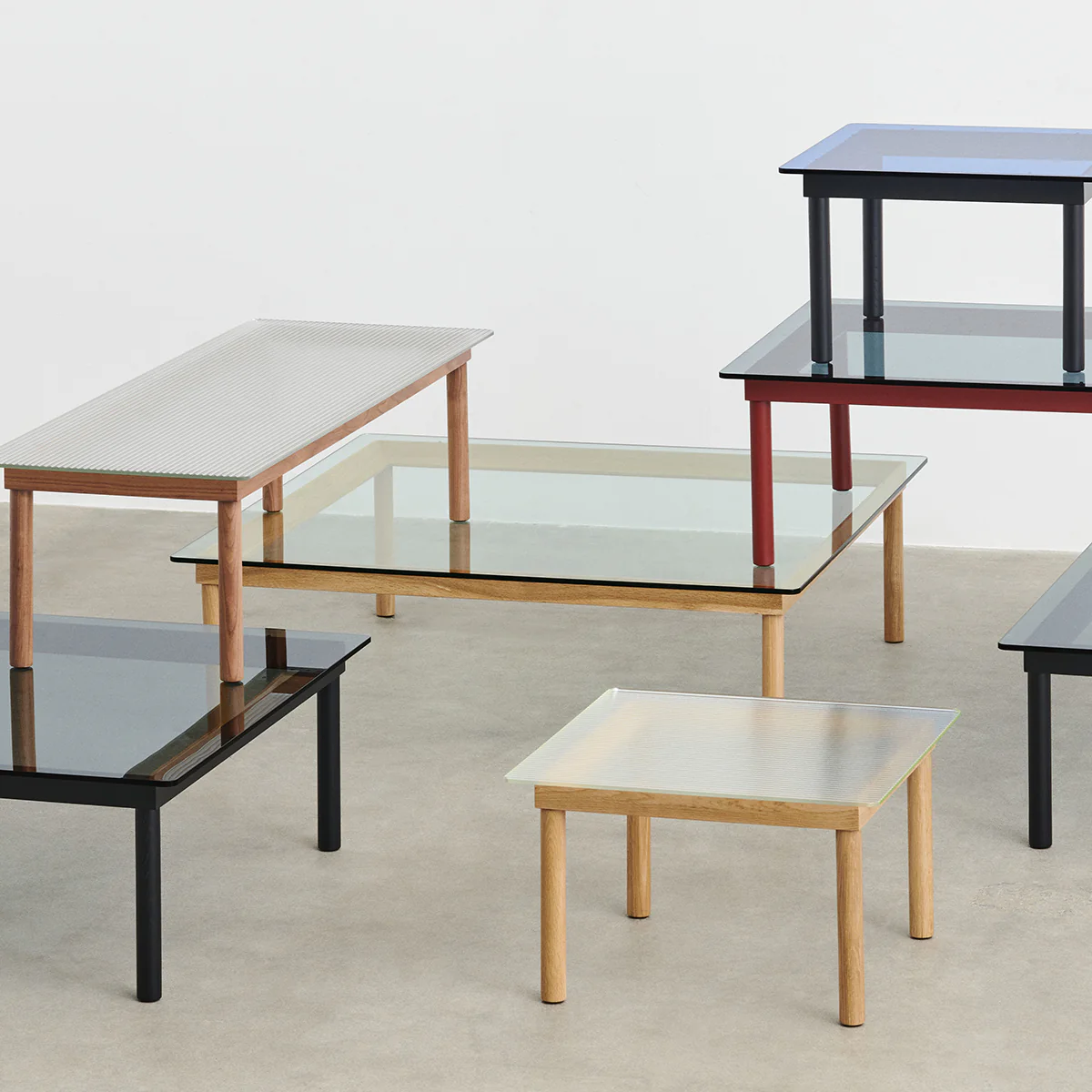 Table basse Kofi Chêne Massif Rouge Grange & Verre Clair - l 80 x L 80 x h 36 cm