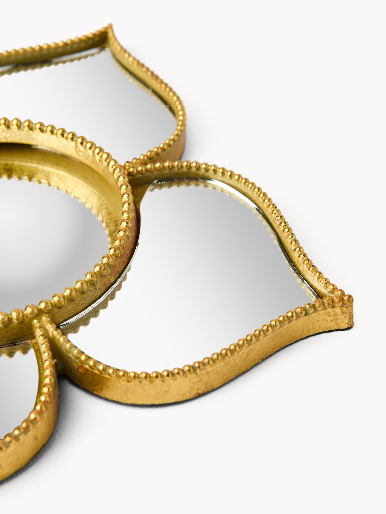 Specchio a forma di fiore