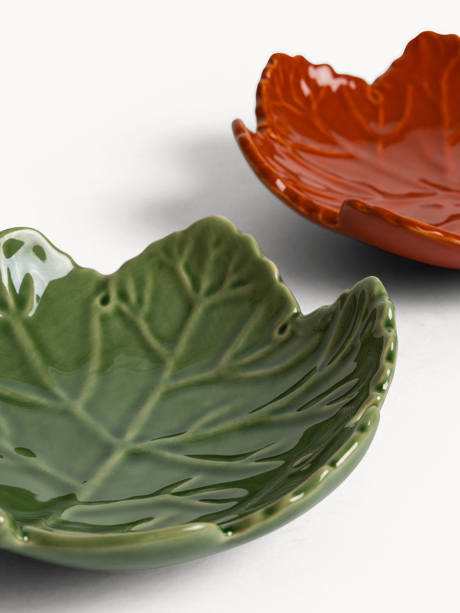 Coppetta in stoneware a forma di foglia