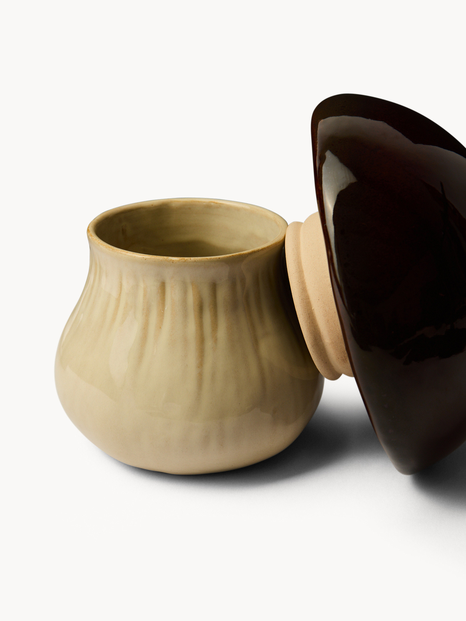 Barattolo in ceramica a fungo