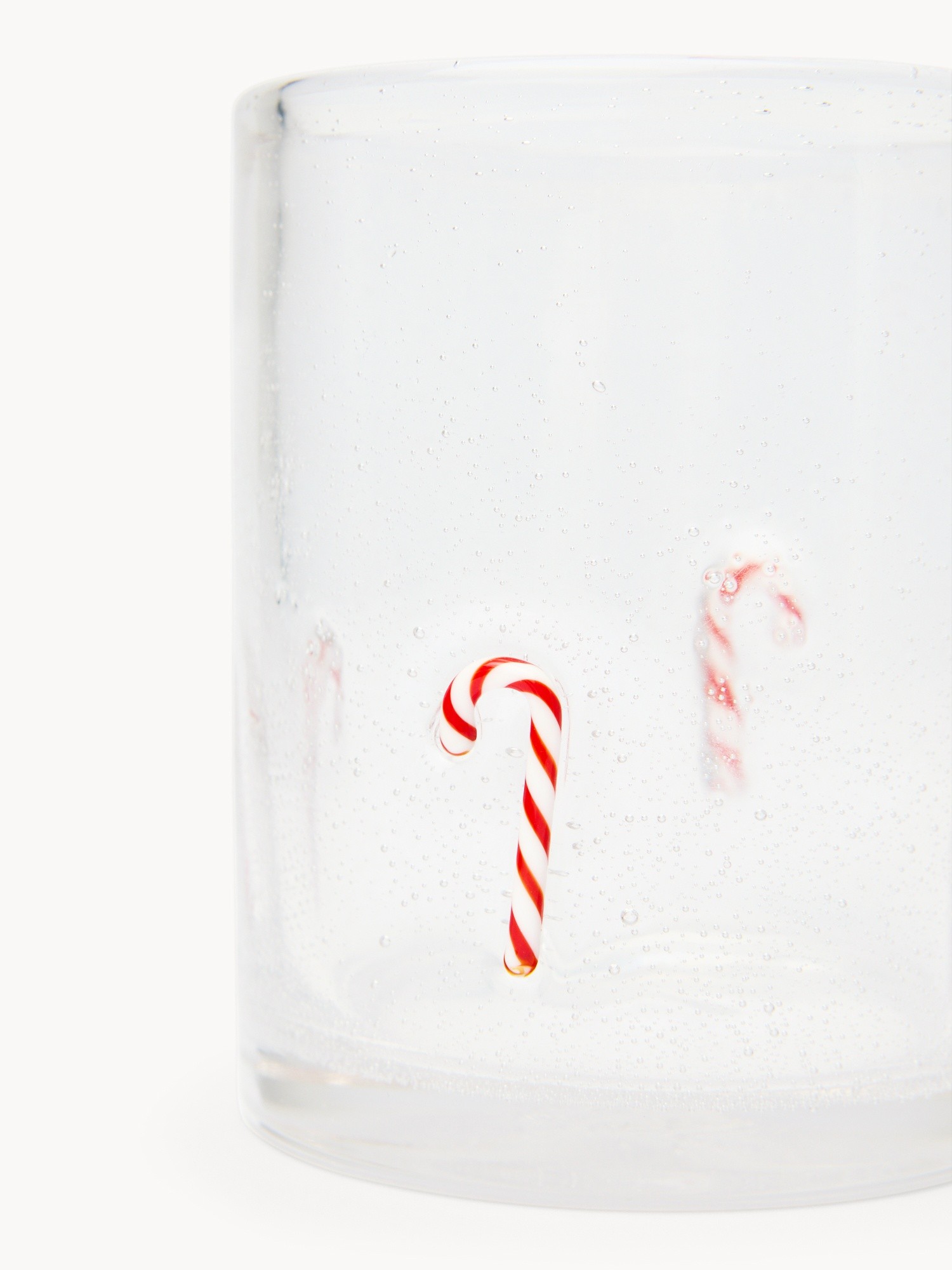 Bicchiere in vetro con applicazioni bastoncini di zucchero