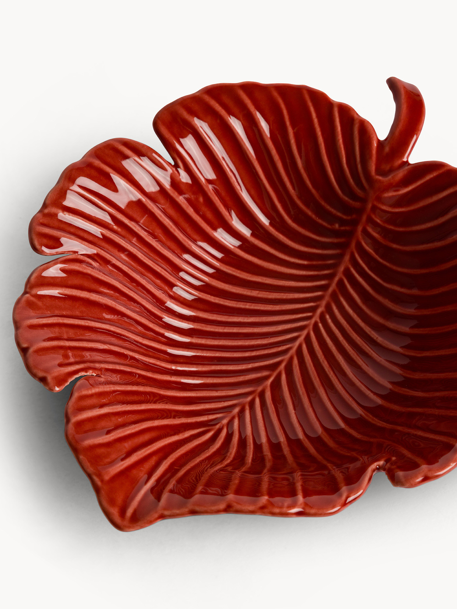 Coppa in stoneware a forma di foglia