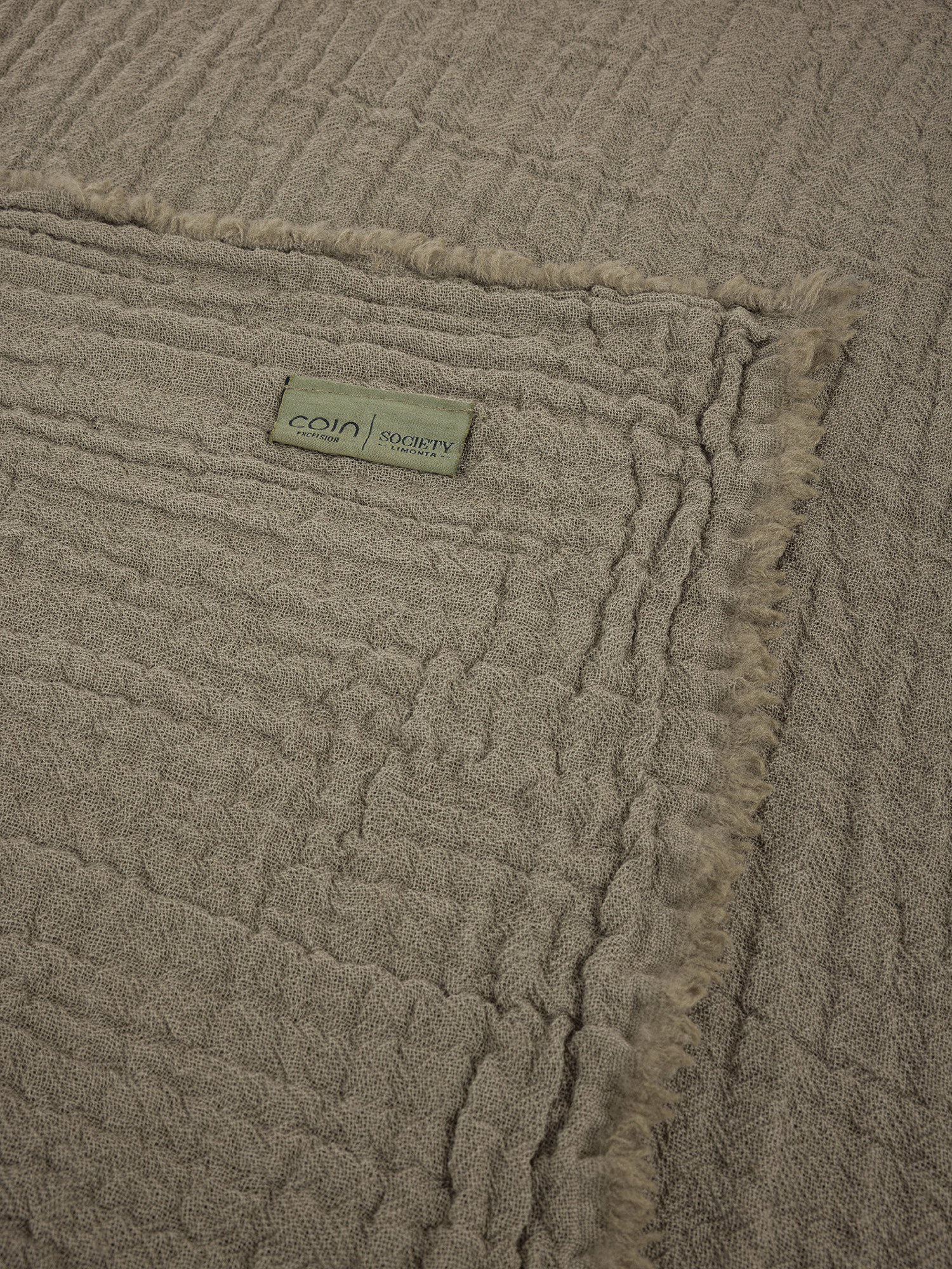 Plaid morbidissimo in pura lana Special Capsule SOCIETY Made in Italy per Coincasa