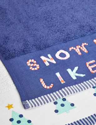 Set Of 2 Pure Cotton Christmas Snow Towels