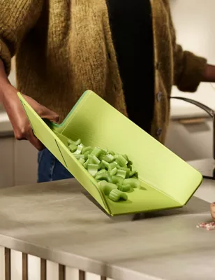 Chop2pot&trade; Plus Chopping Board