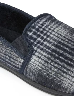 Fleece Lined Slippers With Freshfeet&trade;