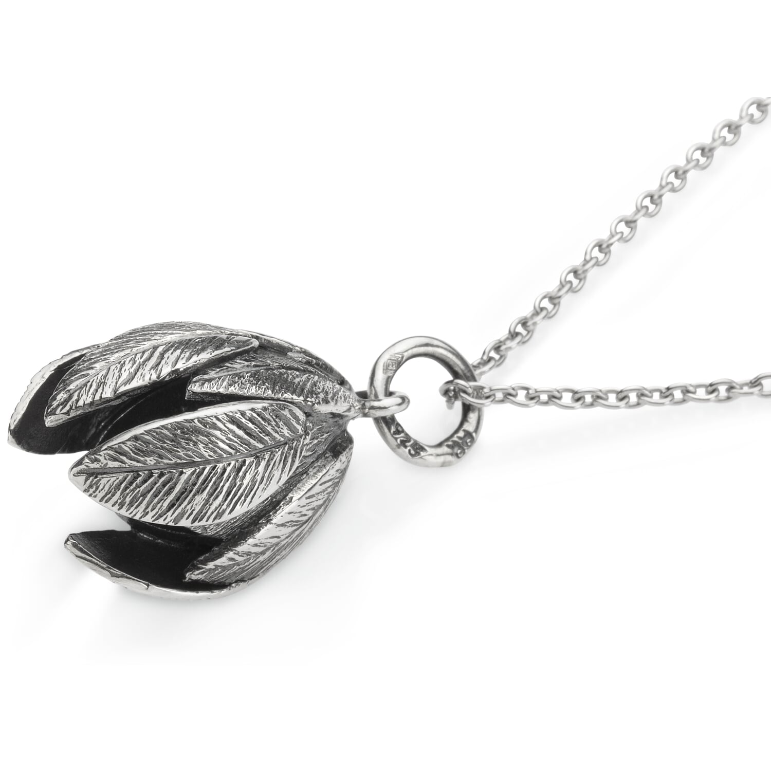 Necklace with calyx pendant, silver
