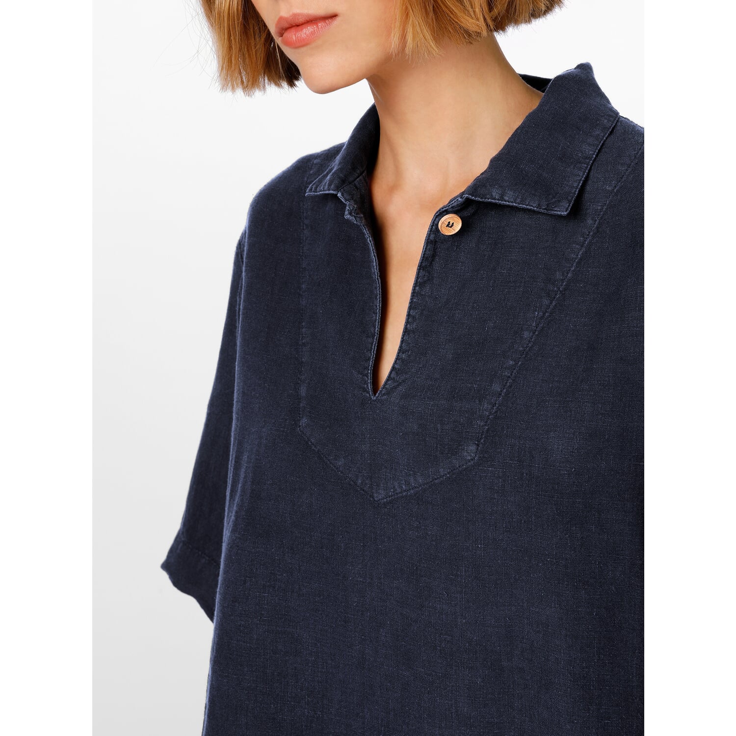 Ladies linen slip-on blouse