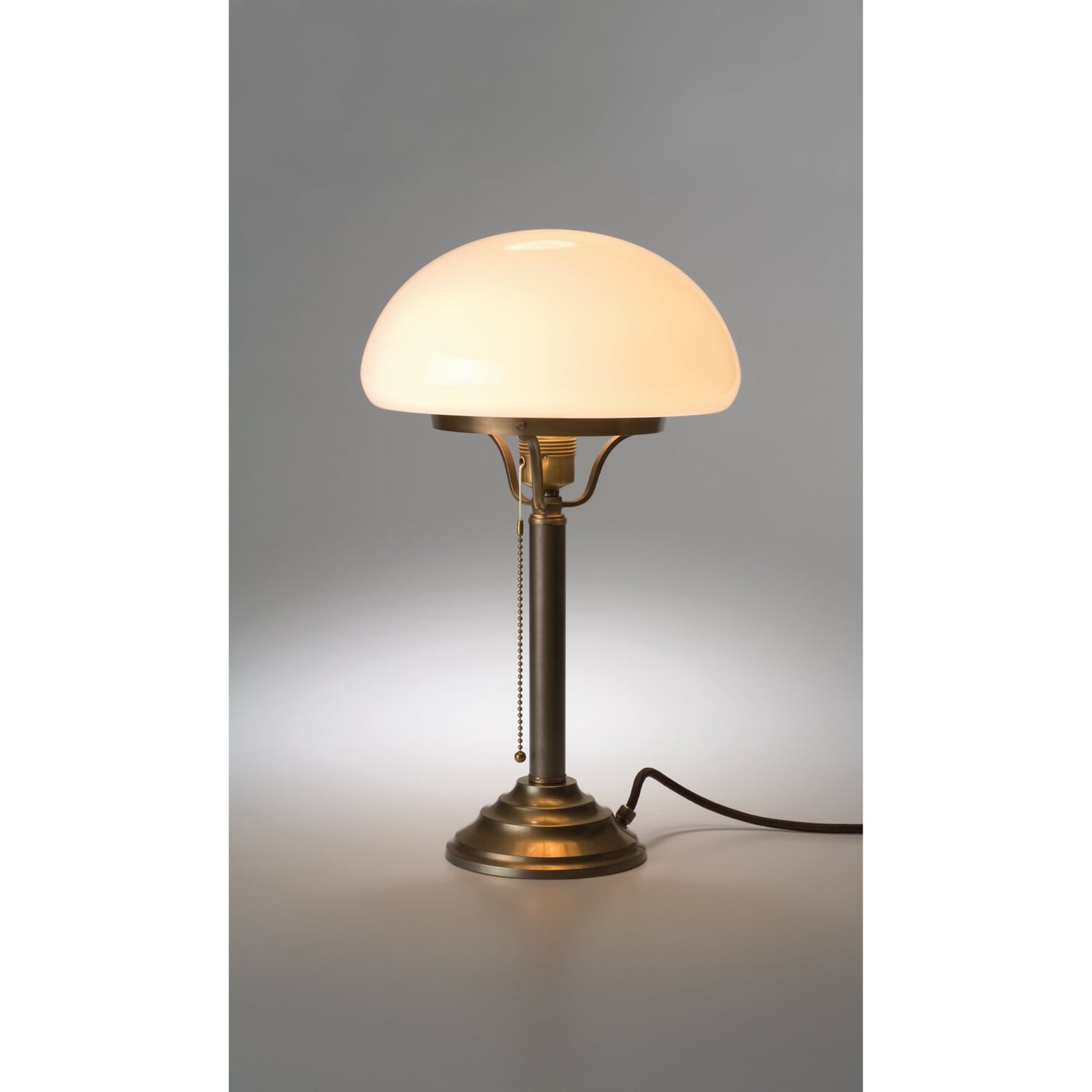Table lamp brass