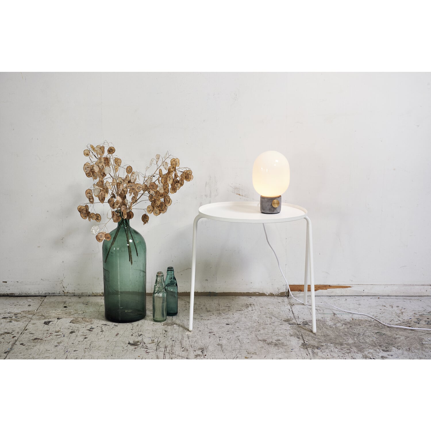 Concrete table lamp