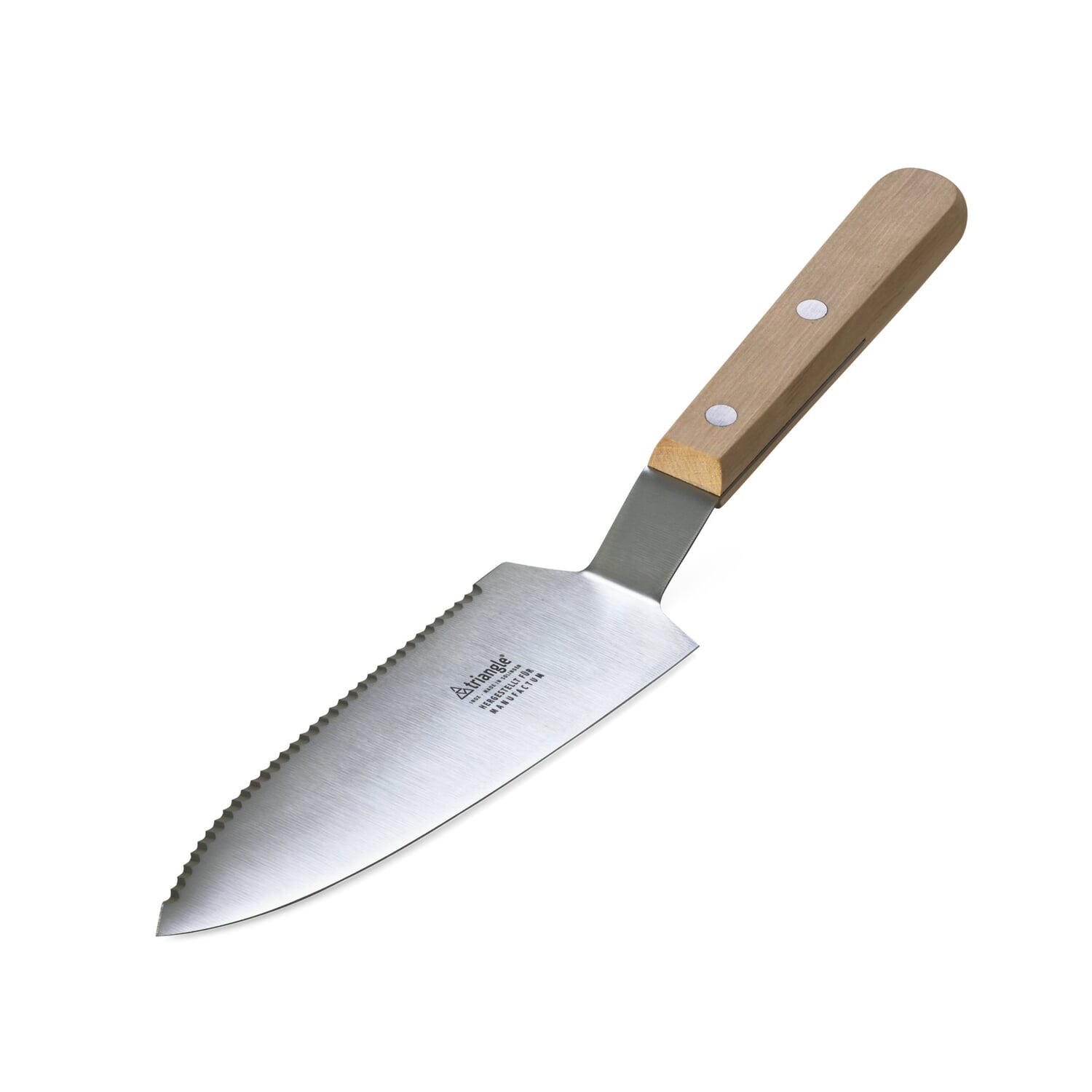 Cranked cake server with serrated edge