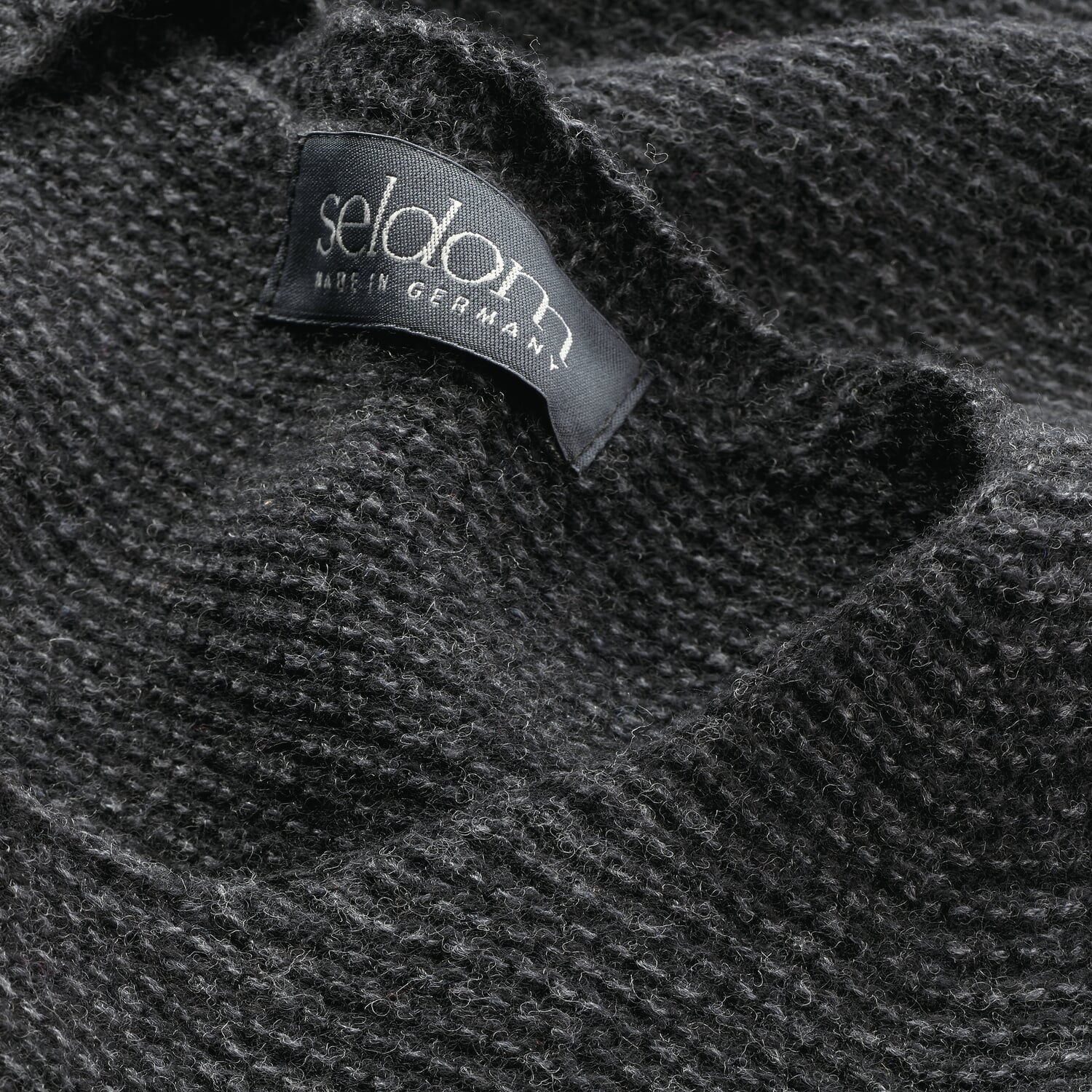 Seldom Men sweater raglan sleeves