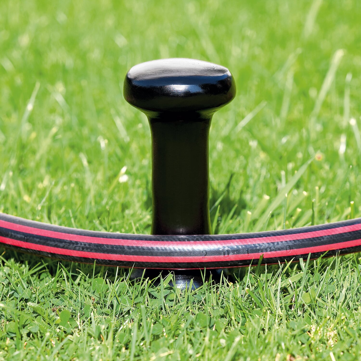 Cast aluminum hose bollard