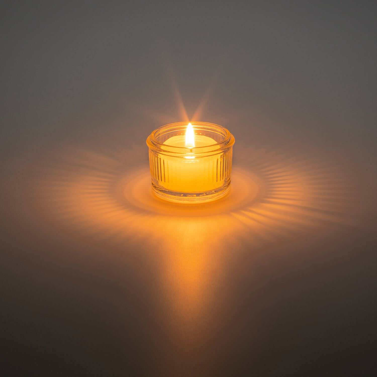 Tea light in glass with extinguisher lid
