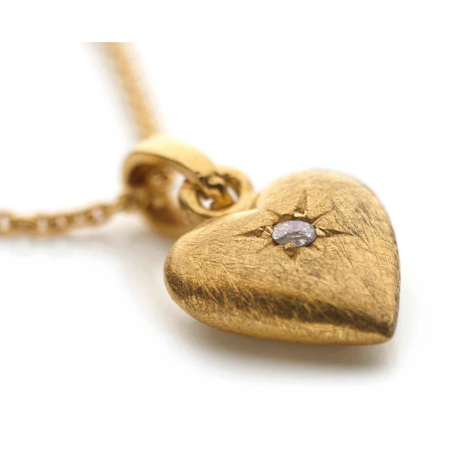 Anniversary necklace with pendant heart