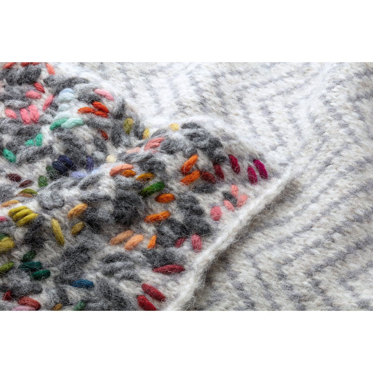 Unisex scarf with embroidery, nature