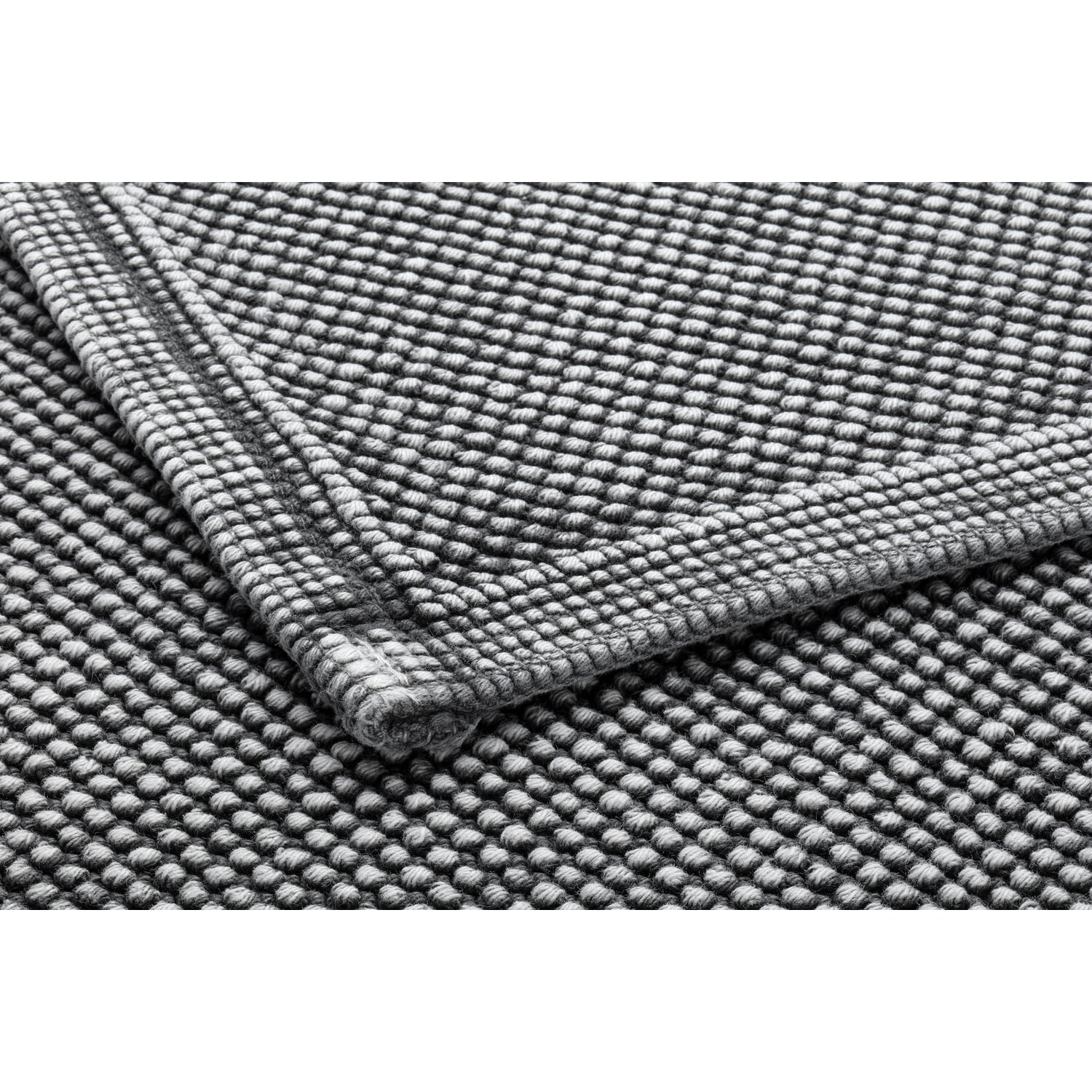 Bath mat pearl pattern