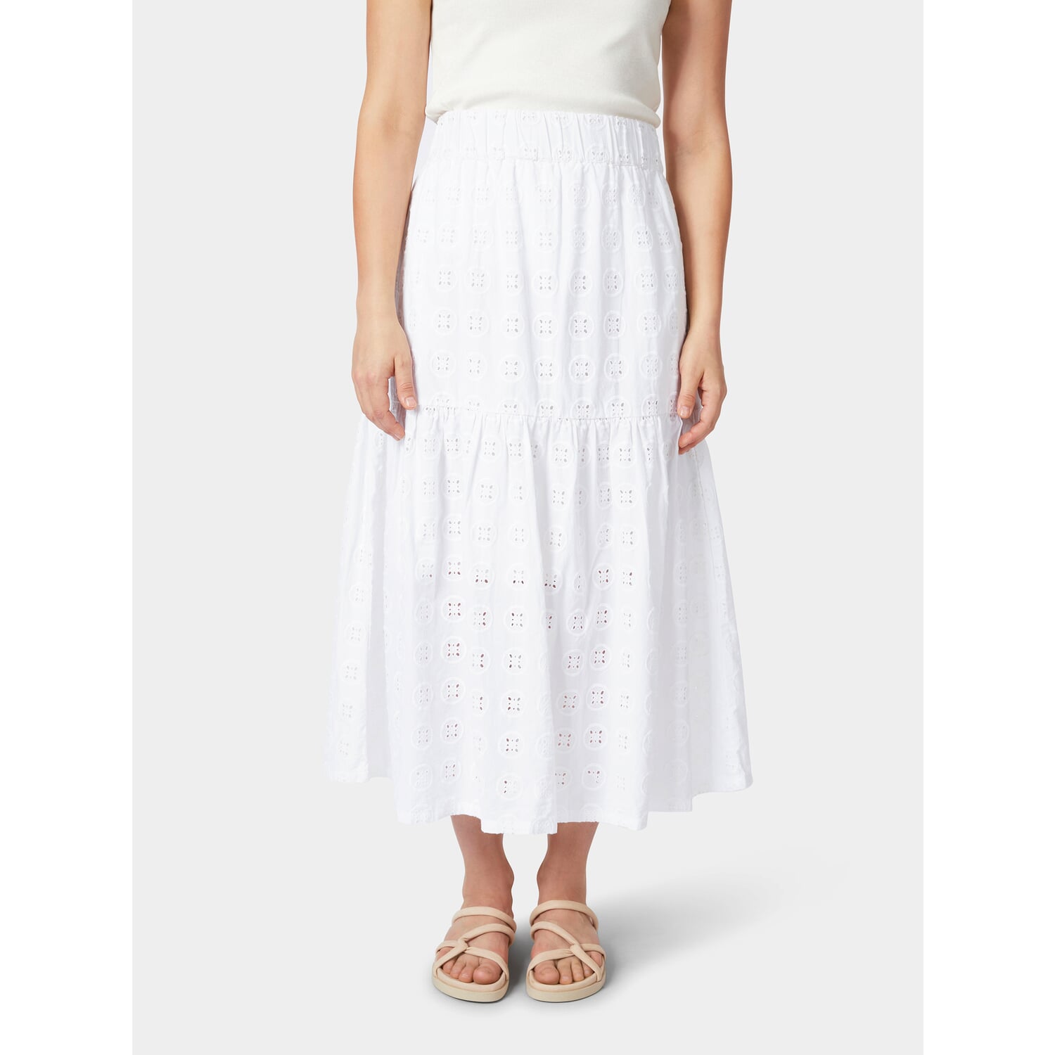 Ladies' skirt with eyelet embroidery