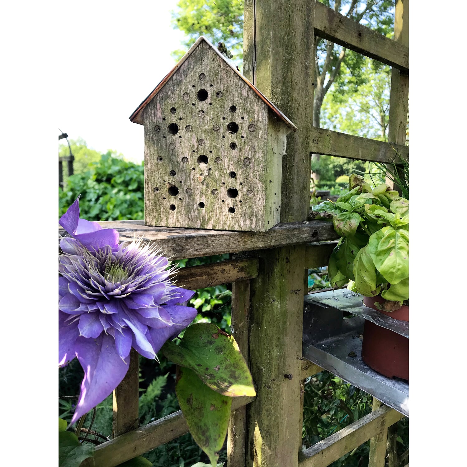 Bee's Inn nesting aid