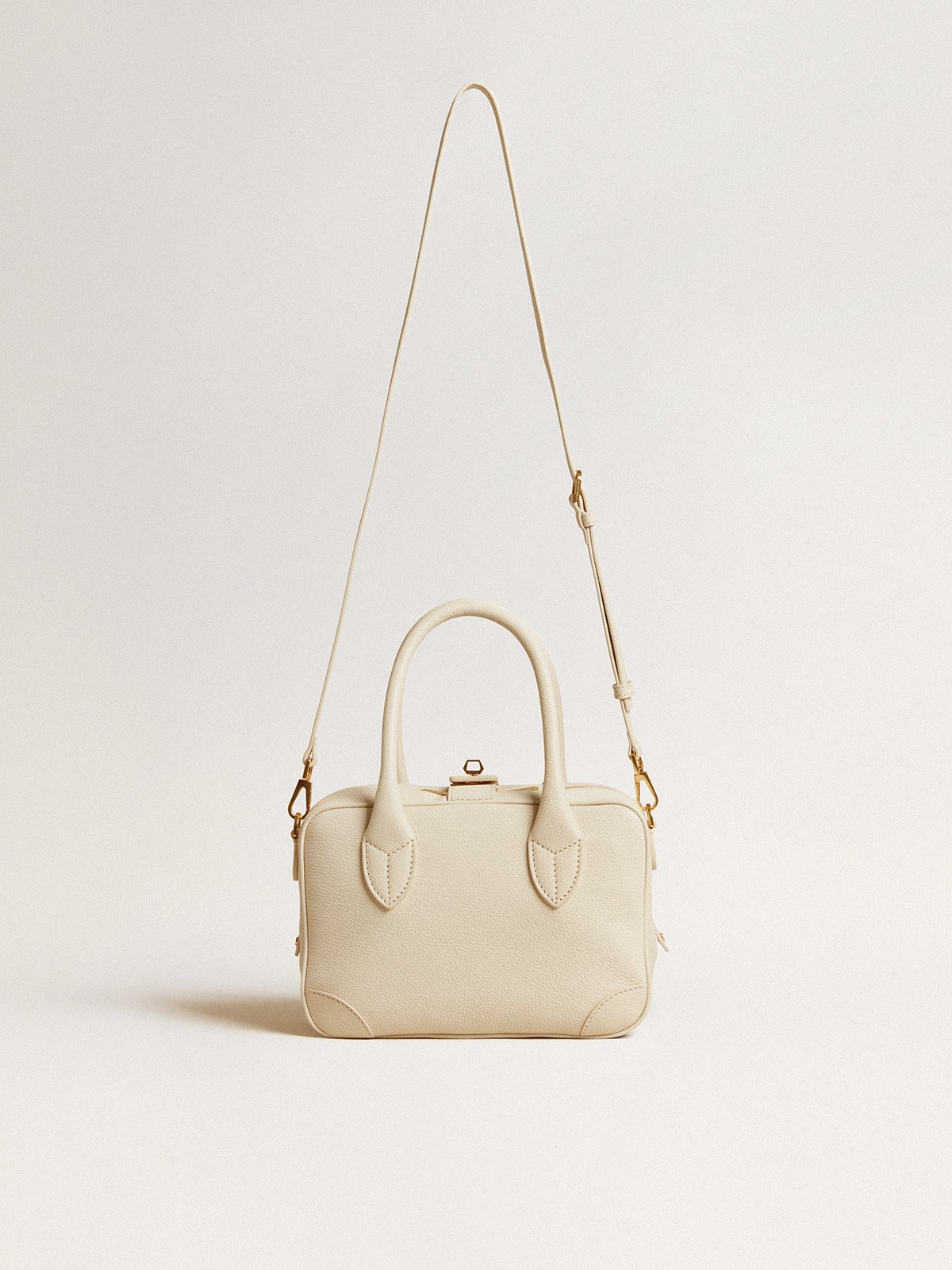 Vita Bag in butter-colored  leather with gold details