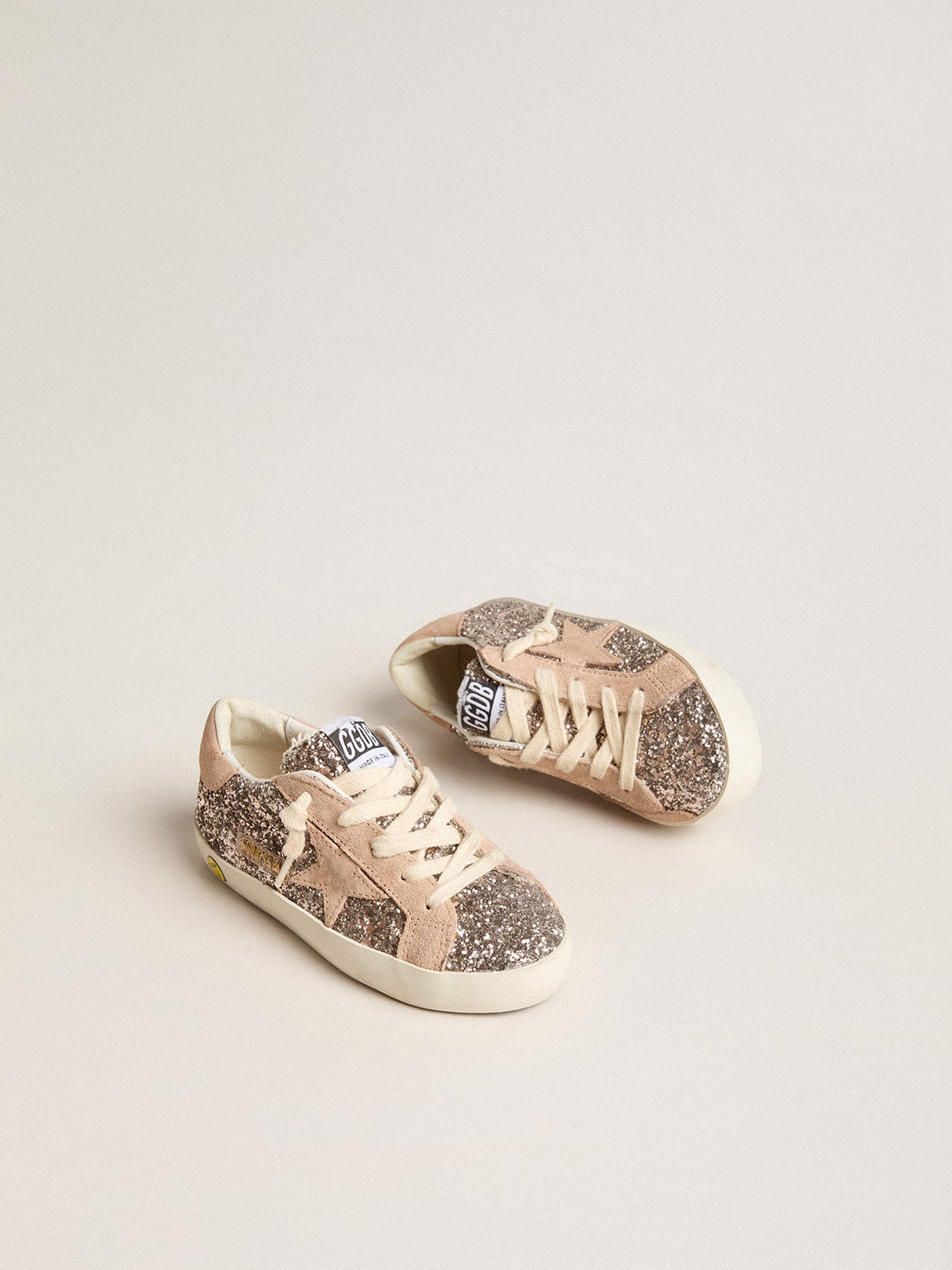 Young Super-Star in glitter with suede star and heel tab
