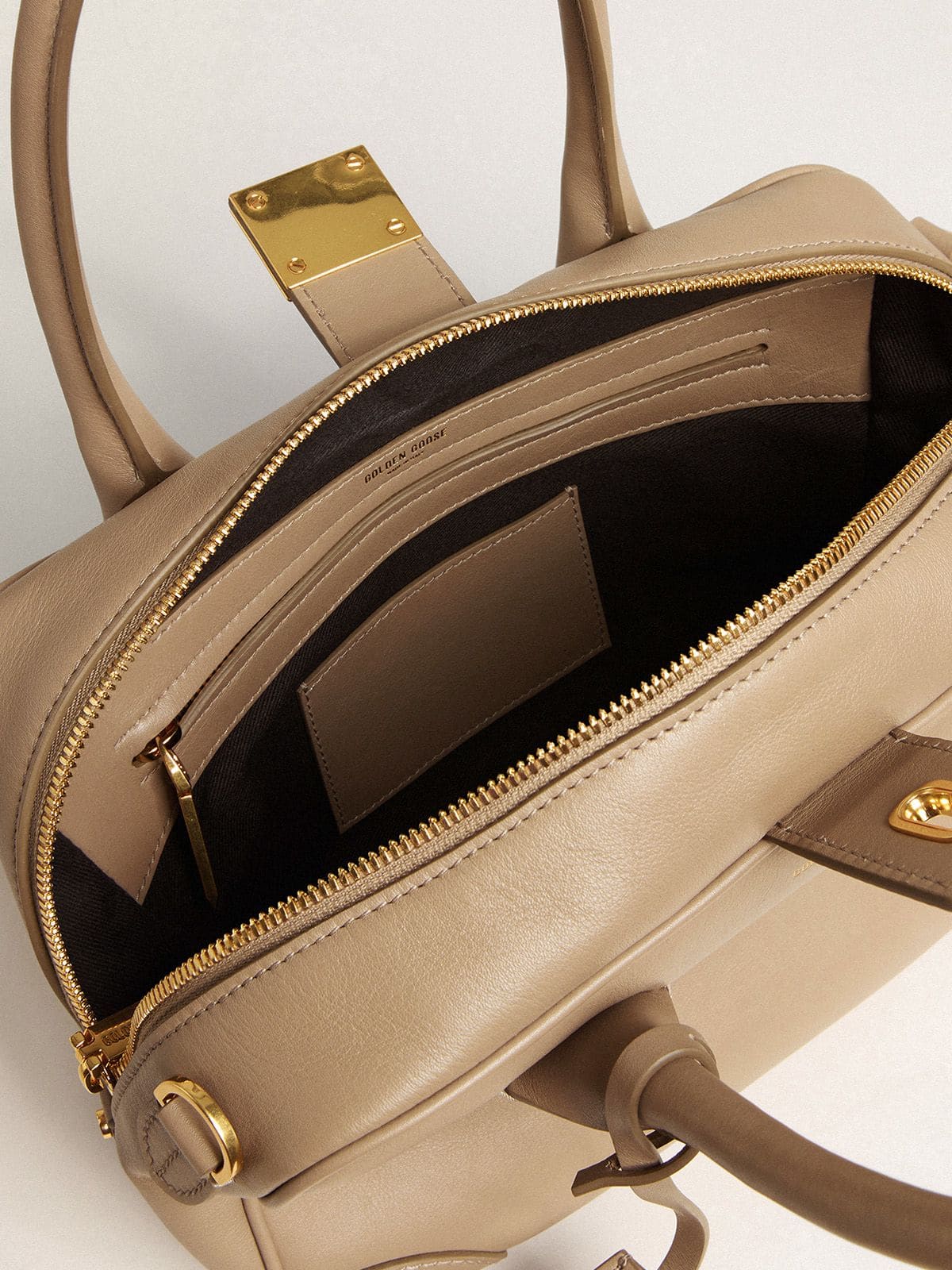 Vita Bag in beige leather with gold details