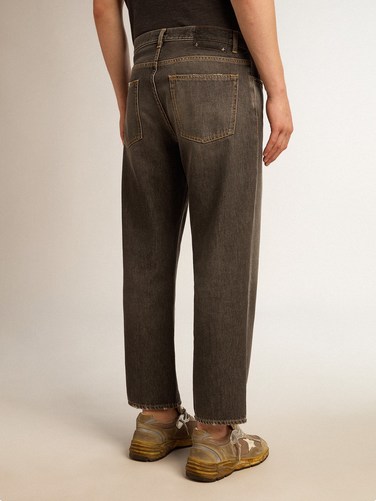 Men's stonewashed-effect black jeans