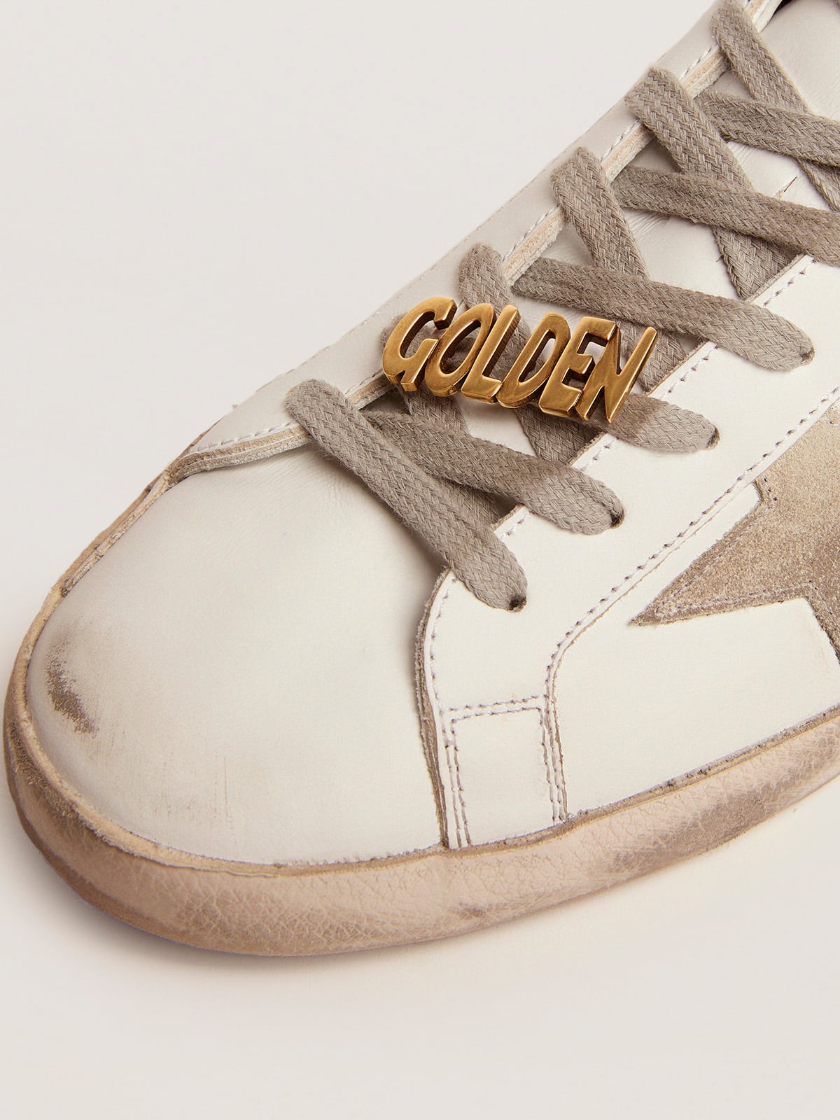 Men's lace lock with clip in old gold color with Golden lettering