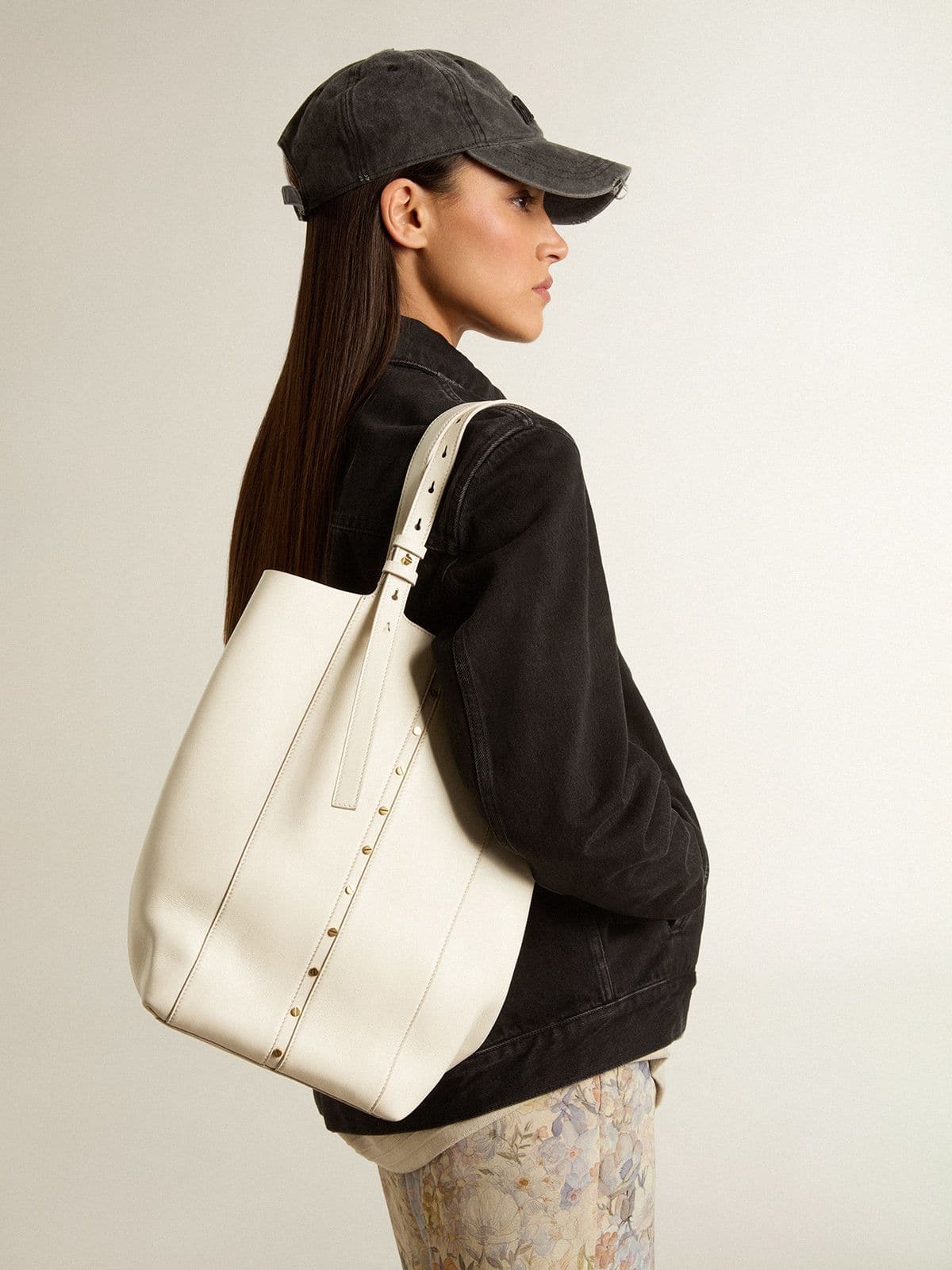24/7 Bag in butter-colored leather with adjustable handles