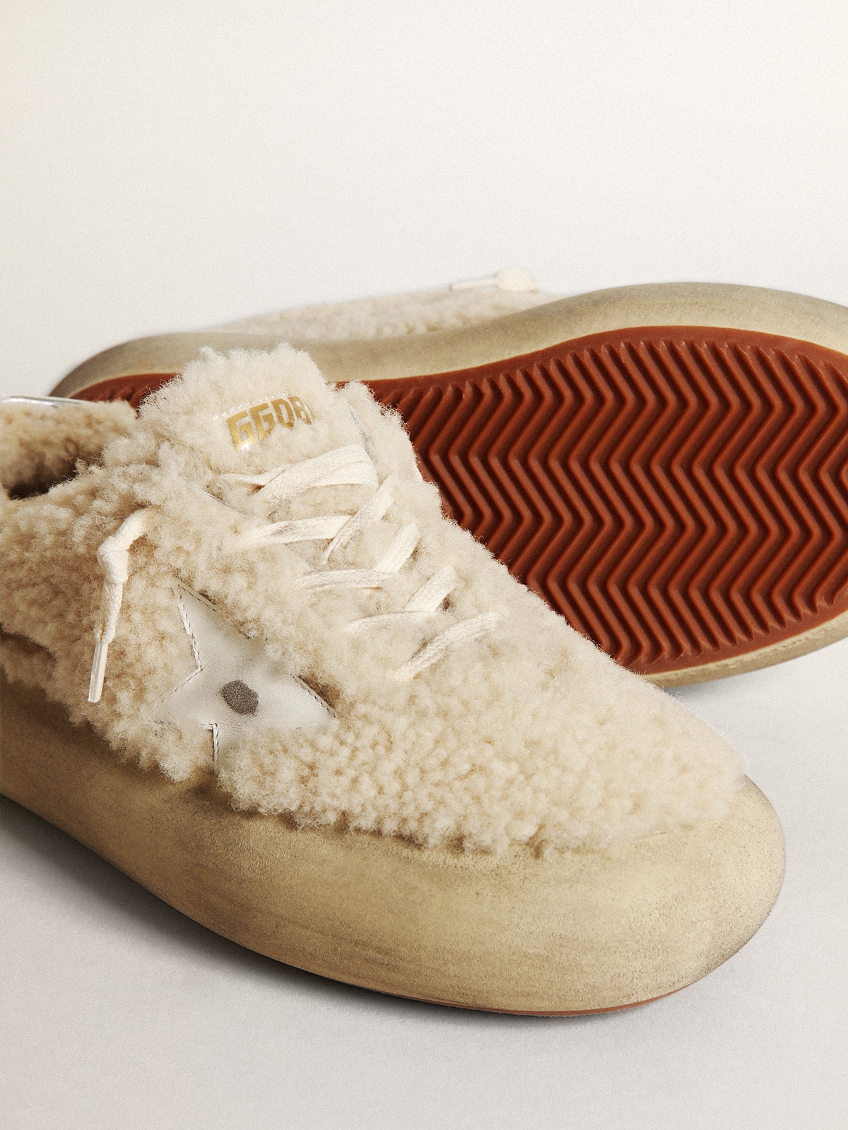 Women's Space-Star shoes in beige shearling with white leather star and metallic leather heel tab