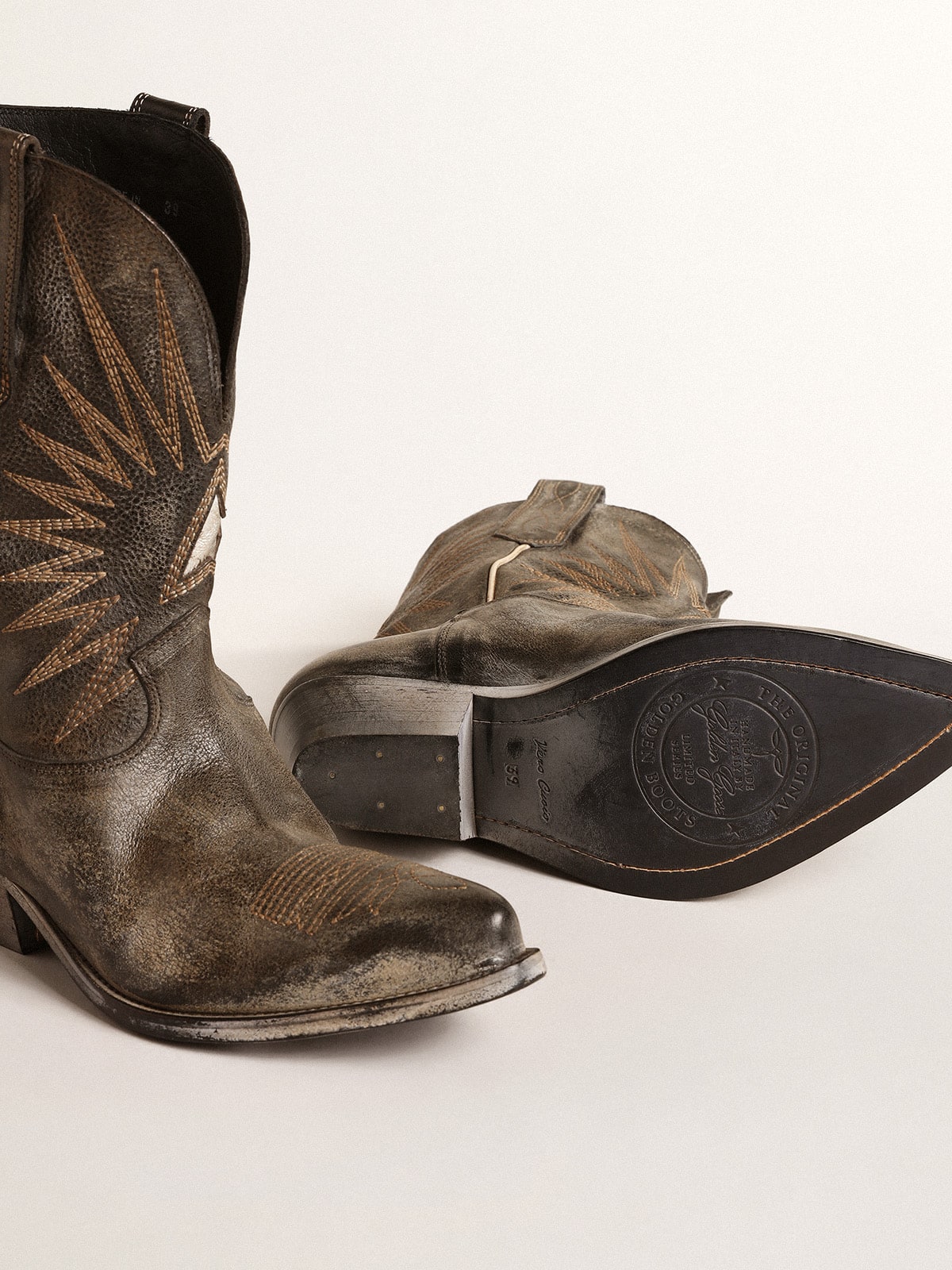 Women's low Wish Star boots in black leather with silver star
