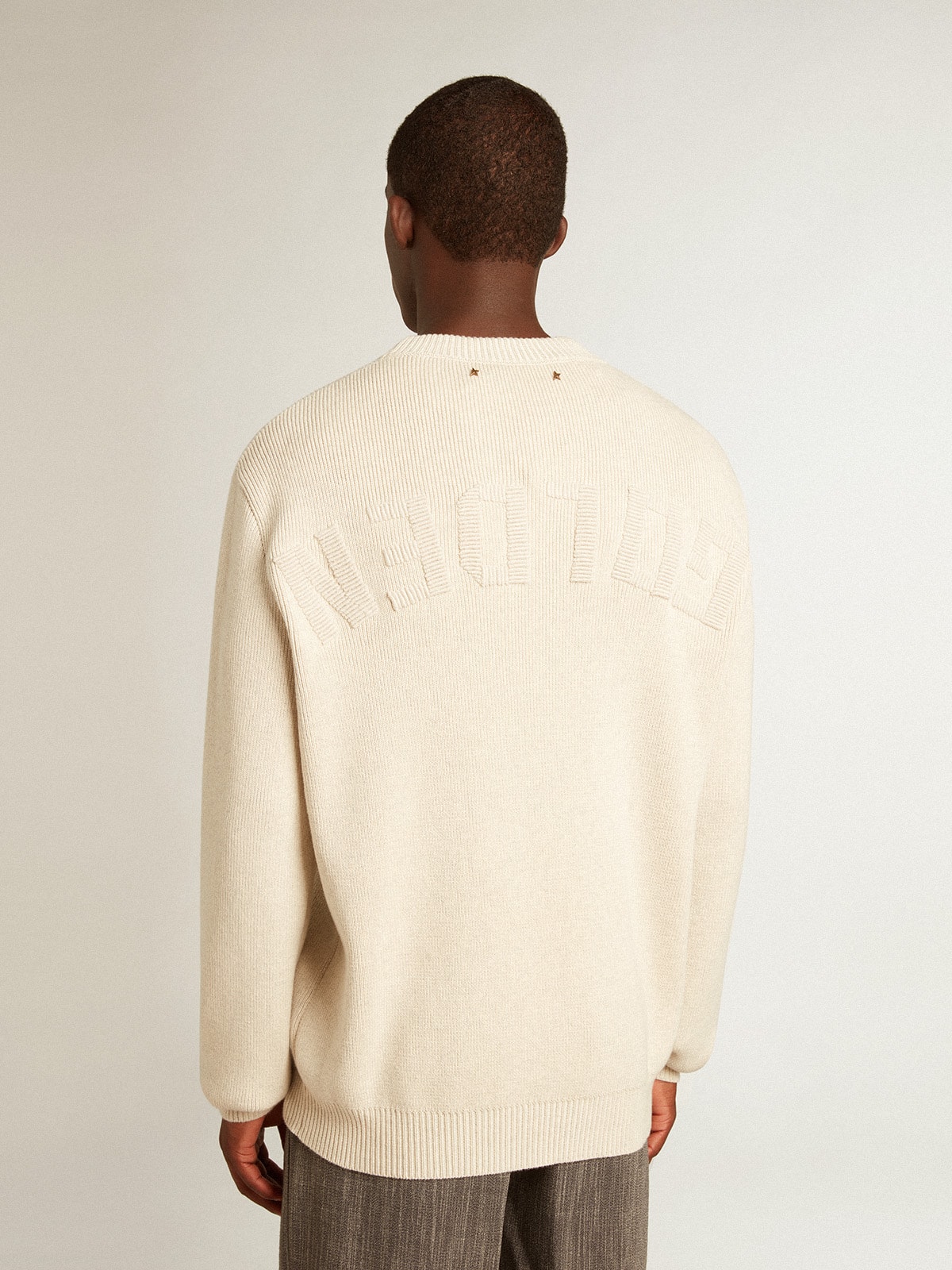Men's round-neck sweater in panama-colored cotton with logo on the back