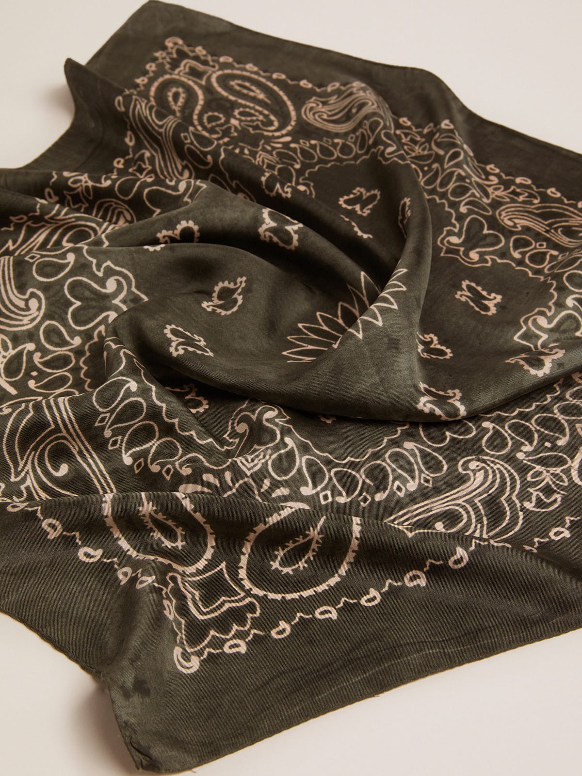 Moss-green scarf with paisley pattern